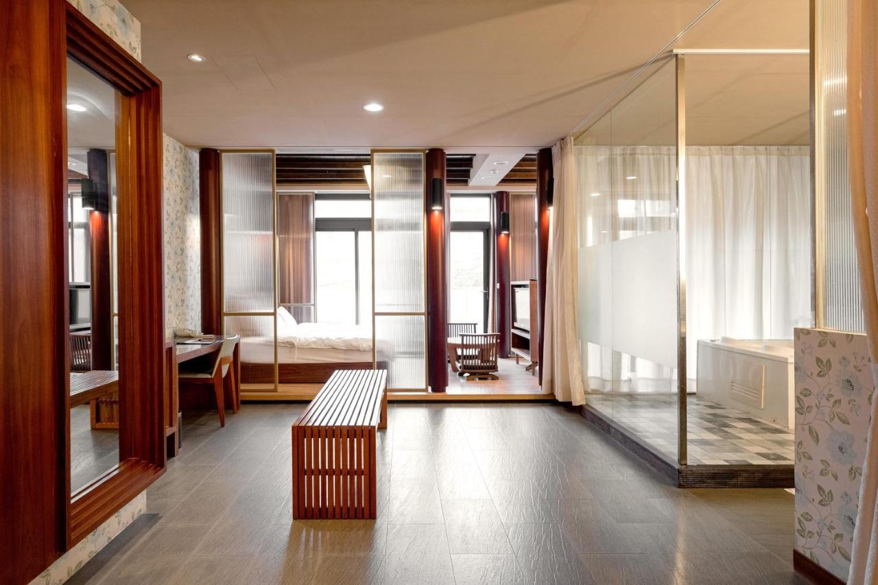 Tian Xia Ju Motel Yilan Kültér fotó