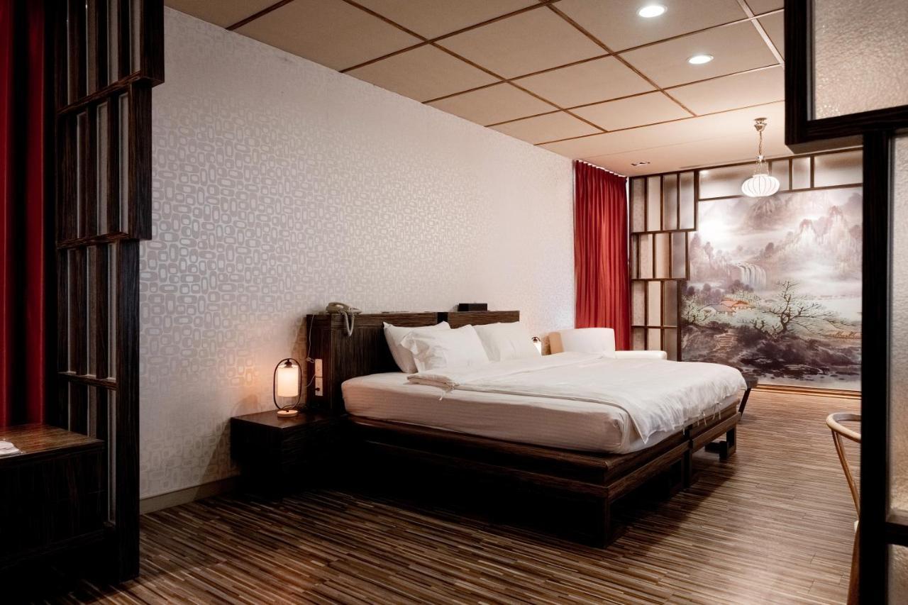Tian Xia Ju Motel Yilan Kültér fotó