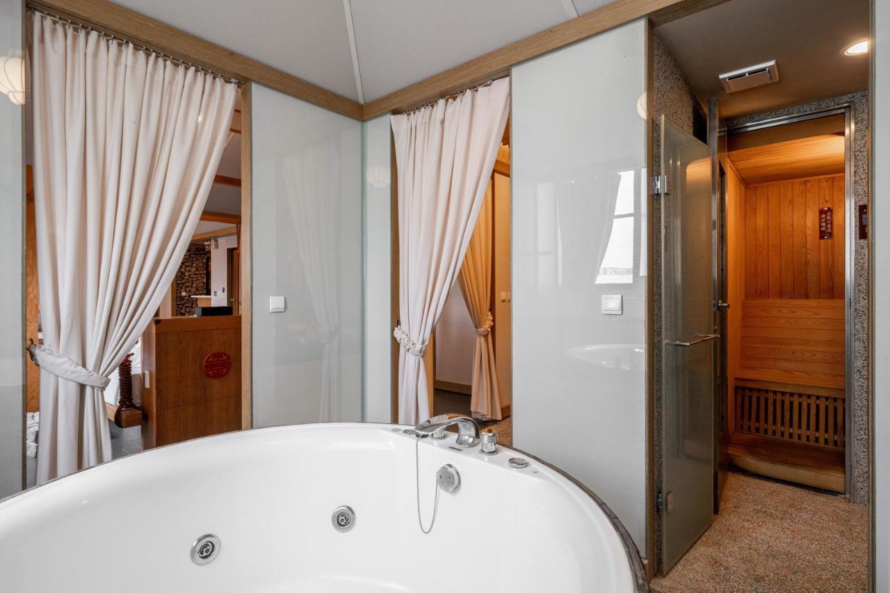 Tian Xia Ju Motel Yilan Kültér fotó