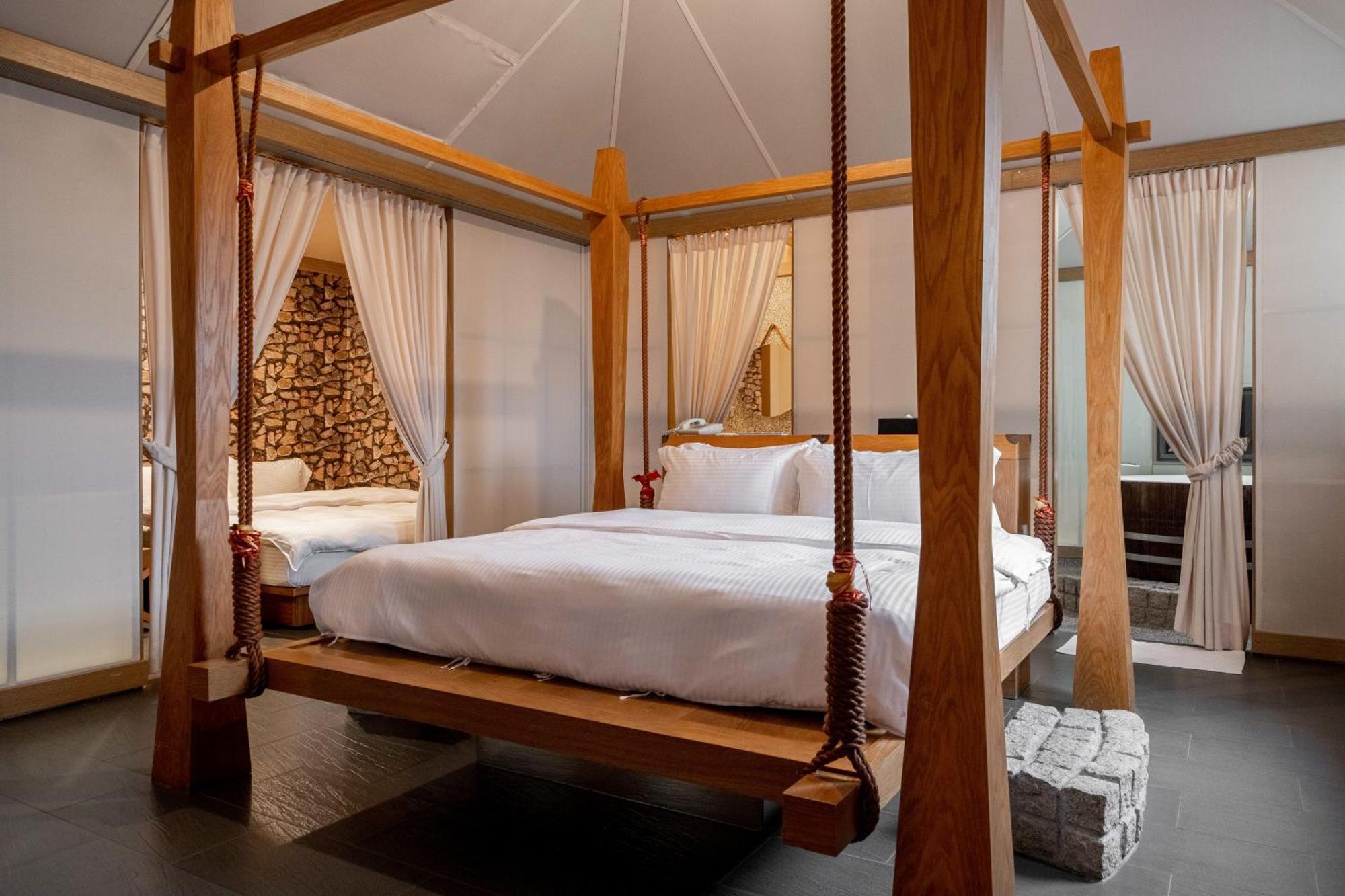 Tian Xia Ju Motel Yilan Szoba fotó