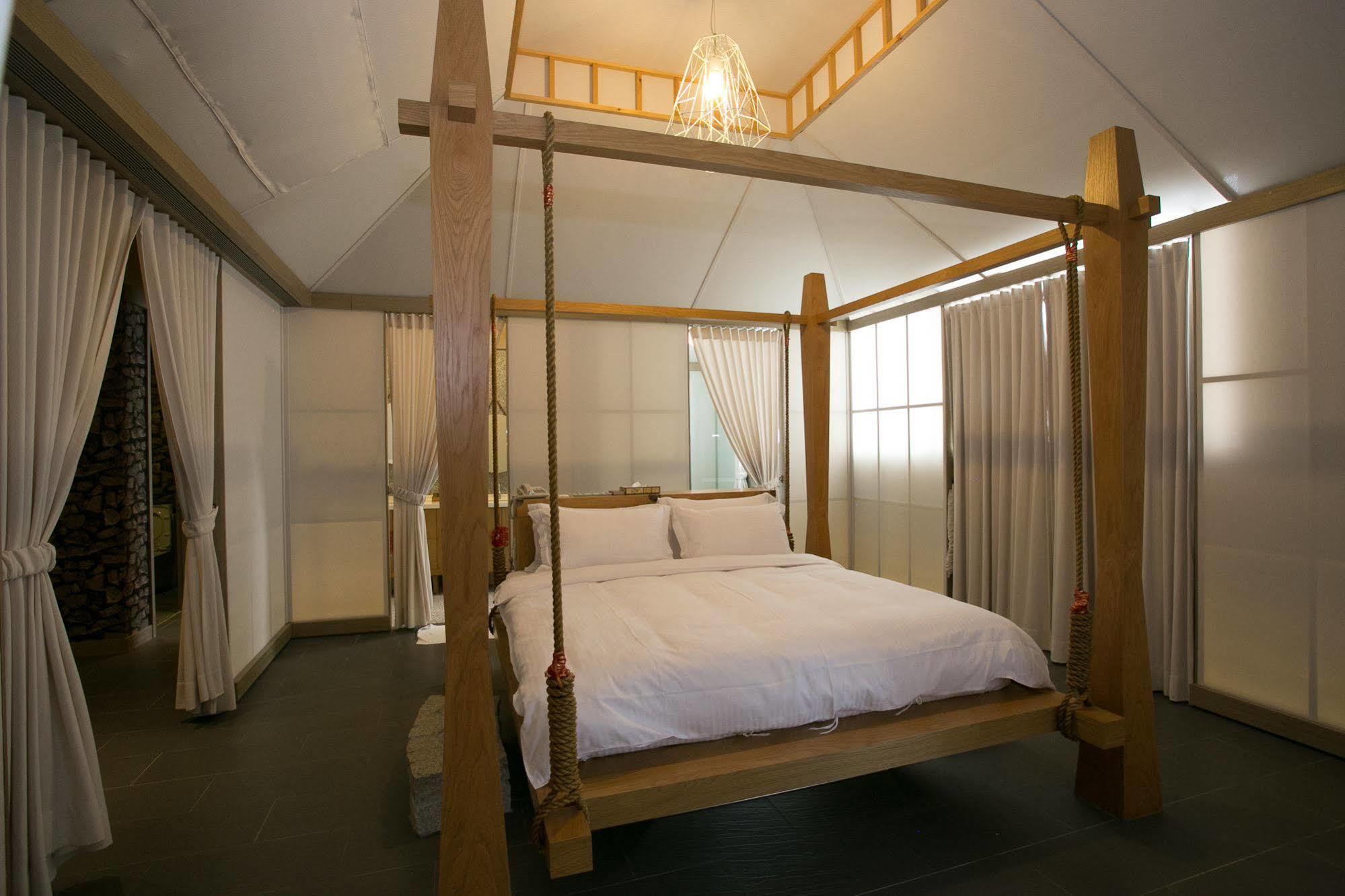 Tian Xia Ju Motel Yilan Kültér fotó